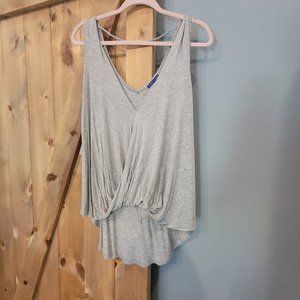 Sleevless top